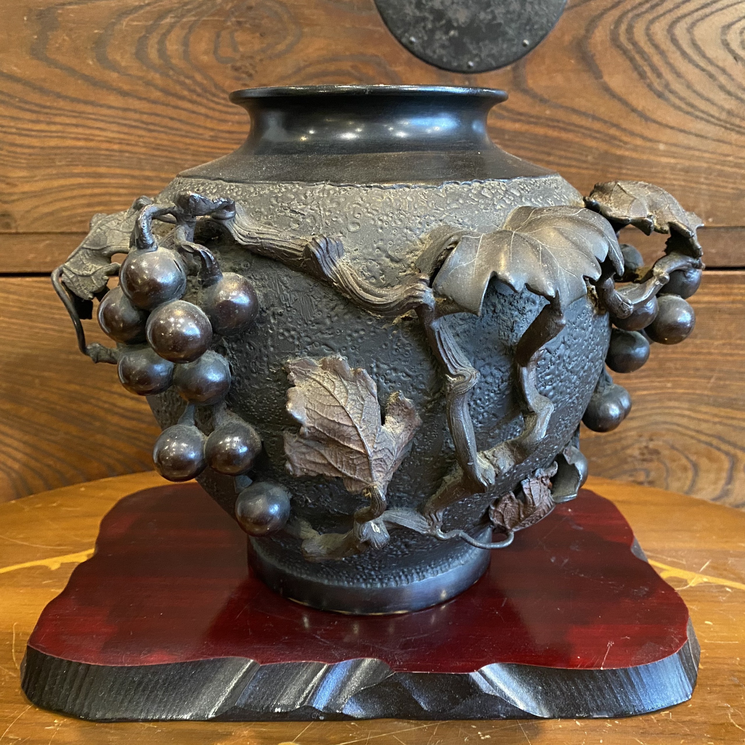 ブドウ　銅製　花瓶
