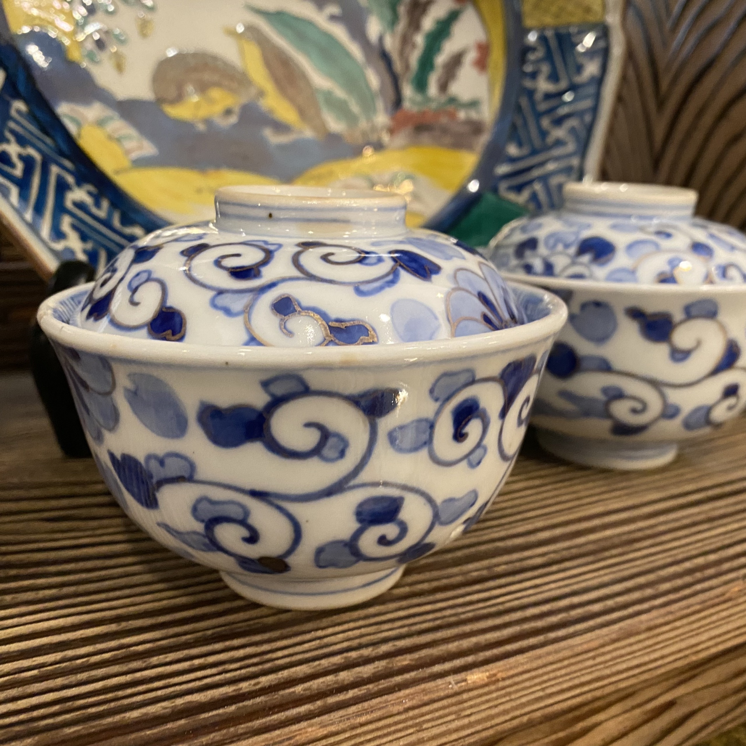 花唐草模様 蓋付茶碗 伊万里焼 | Antique Nanae