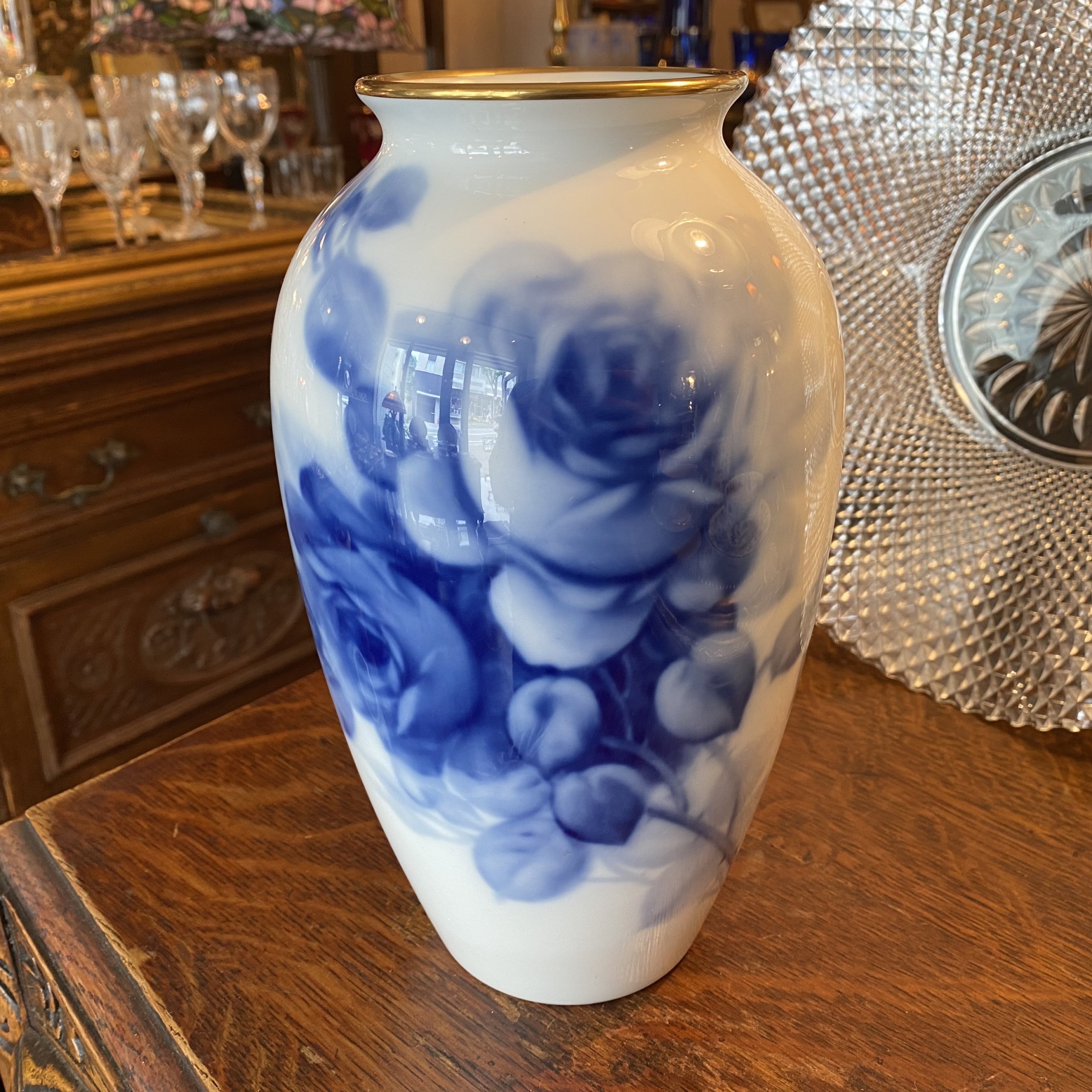 花瓶内部に汚れがあります1421  大倉陶園　ブルーローズ　花瓶　 フラワーベース